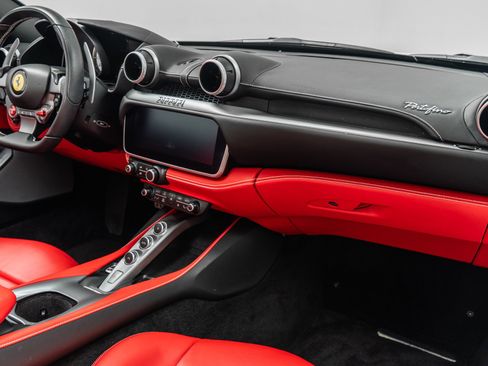 Used 2019 Ferrari Portofino RWD image 14