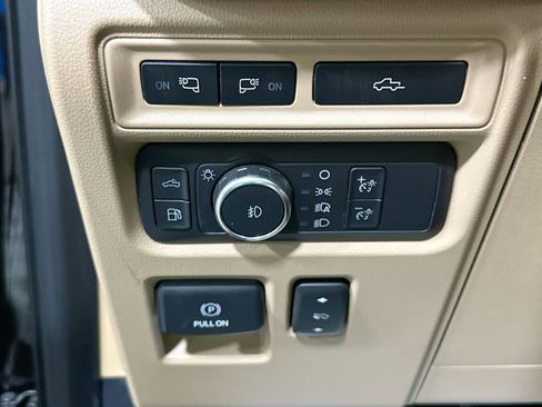 Used 2021 Ford F150 Lariat w/ Max Trailer Tow Package image 17