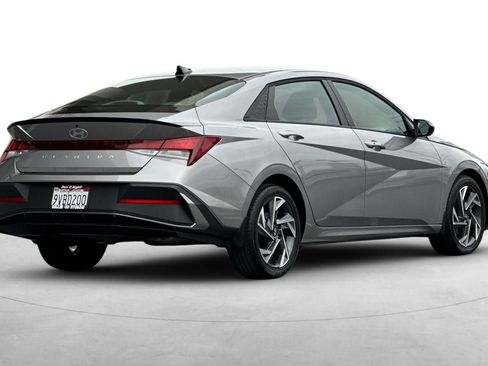 Certified 2025 Hyundai Elantra Sport image 8