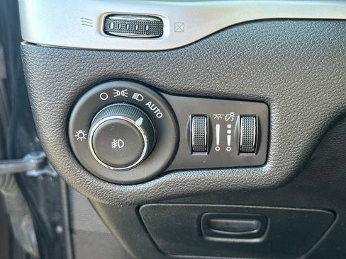 Used 2015 Jeep Cherokee Limited AWD/4WD image 18