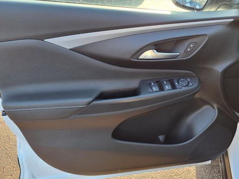 Certified 2025 Buick Envista Preferred image 17