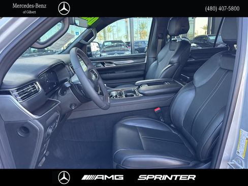 Used 2023 Jeep Wagoneer 4WD w/ Convenience Group I image 9