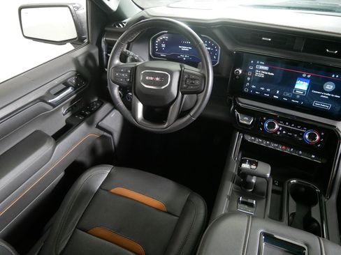 Used 2022 GMC Sierra 1500 AT4 w/ AT4 Premium Package image 9