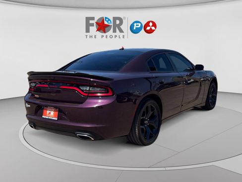 Used 2020 Dodge Charger SXT w/ Blacktop Package RWD image 5