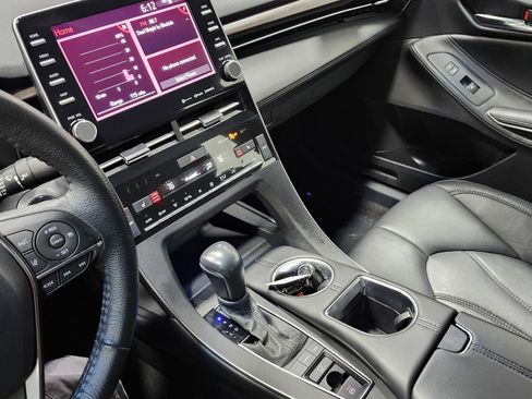 Used 2022 Toyota Avalon XLE image 29