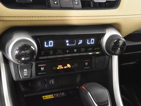 Used 2024 Toyota RAV4 Limited image 29