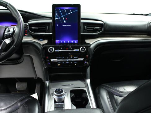 Used 2022 Ford Explorer Platinum w/ Technology Package RWD image 19