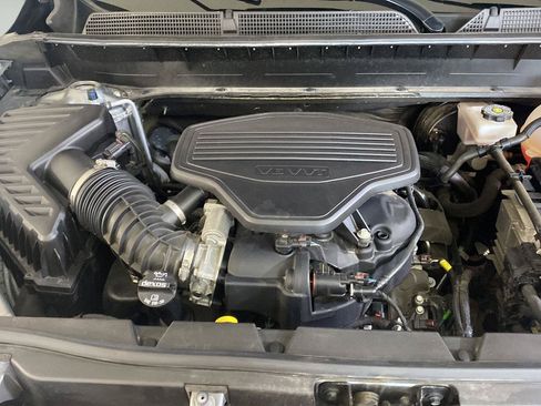 Used 2023 GMC Acadia SLT w/ LPO, Floor Liner Package FWD image 22