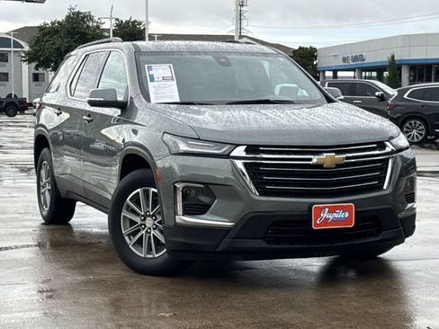 Certified 2023 Chevrolet Traverse LT FWD image 3