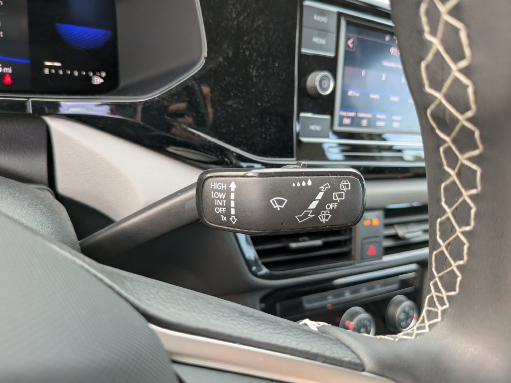 Certified 2023 Volkswagen Taos S FWD image 30
