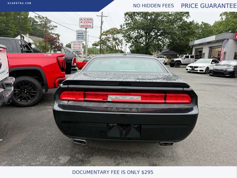 Used 2014 Dodge Challenger R/T RWD image 8