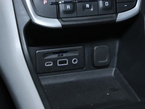 Used 2023 GMC Terrain SLT image 27