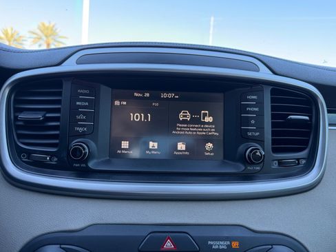Used 2020 Kia Sorento LX image 28