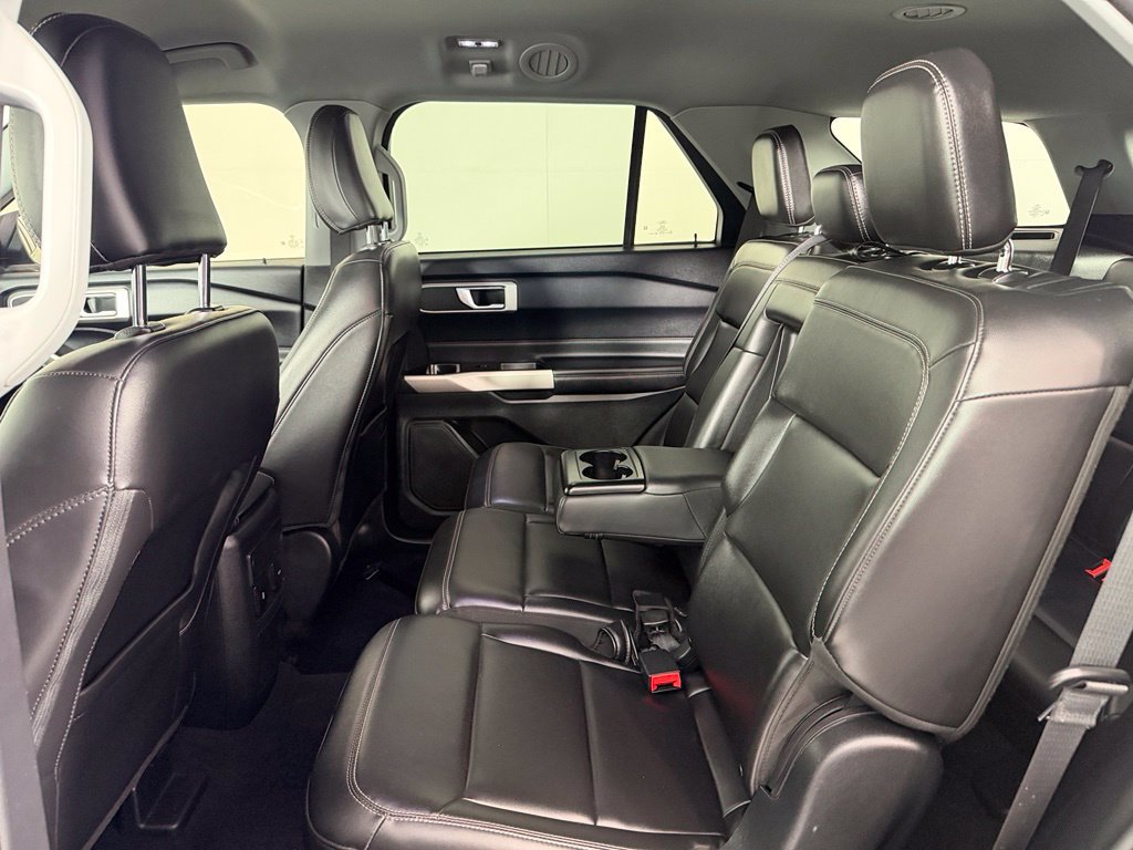 Used 2023 Ford Explorer XLT w/ Equipment Group 202A AWD/4WD image 17