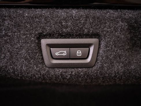 New 2026 BMW 550e xDrive image 22