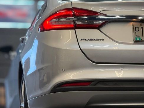 Used 2018 Ford Fusion SE FWD image 10