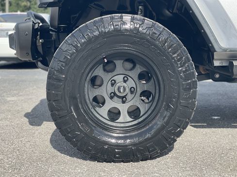Used 2019 Jeep Wrangler Unlimited Sahara w/ Quick Order Package 24M Moab AWD/4WD image 34