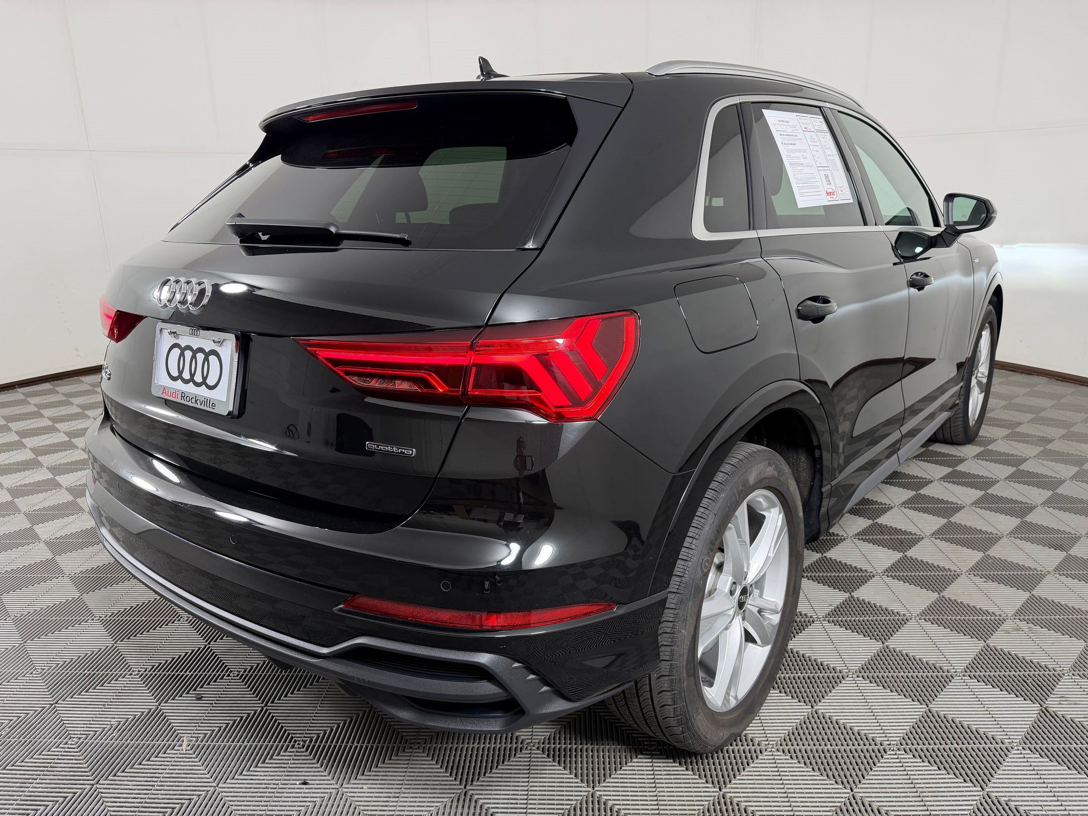 Used 2023 Audi Q3 2.0T Premium w/ Convenience Package AWD/4WD image 9