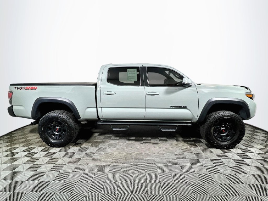 Certified 2022 Toyota Tacoma TRD Off-Road w/ Black Out Package (TMS) AWD/4WD image 8