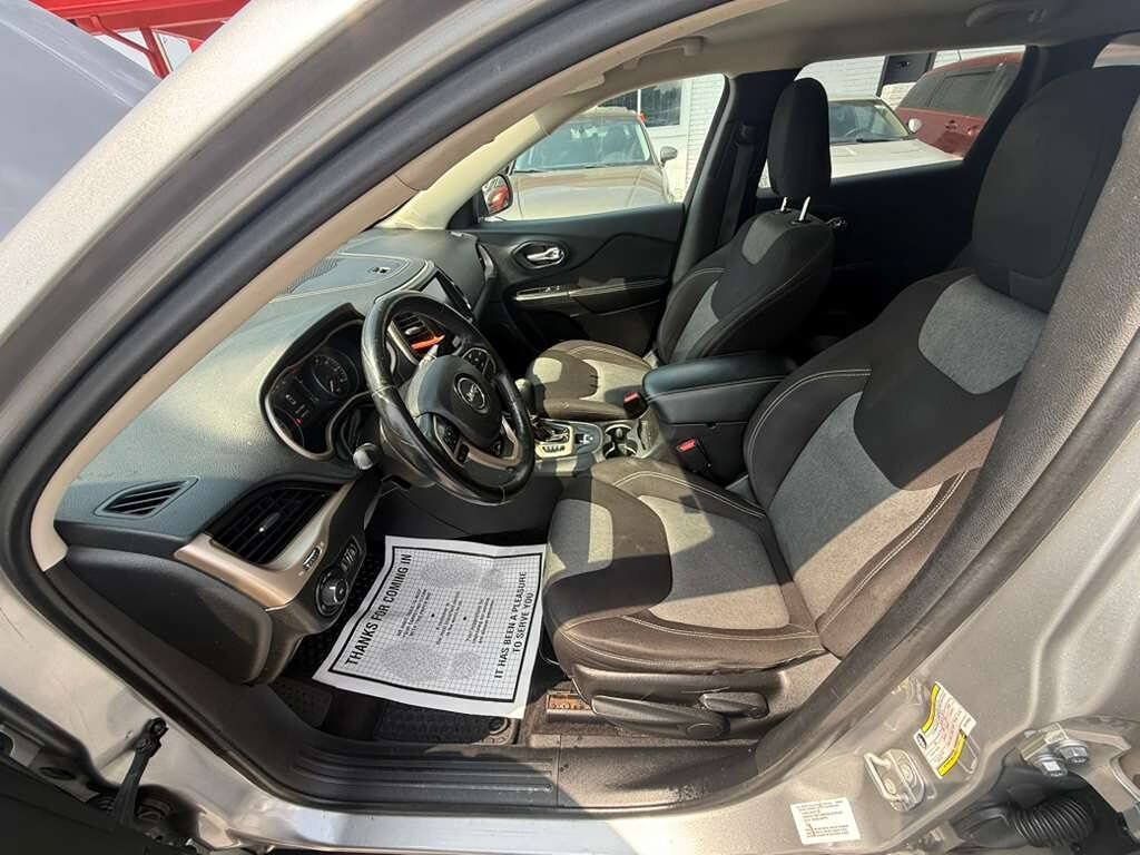 Used 2014 Jeep Cherokee Latitude w/ Cold Weather Group AWD/4WD image 18