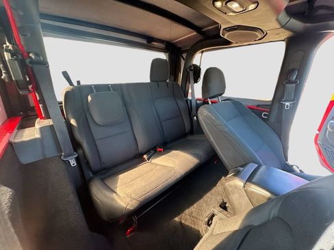 Used 2019 Jeep Wrangler Sport AWD/4WD image 28