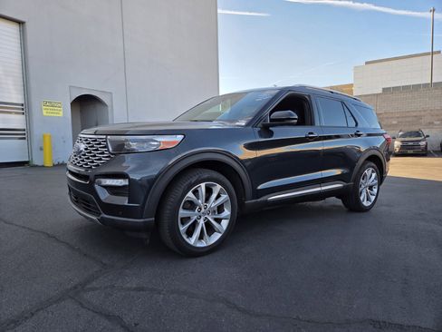 Certified 2023 Ford Explorer Platinum image 2