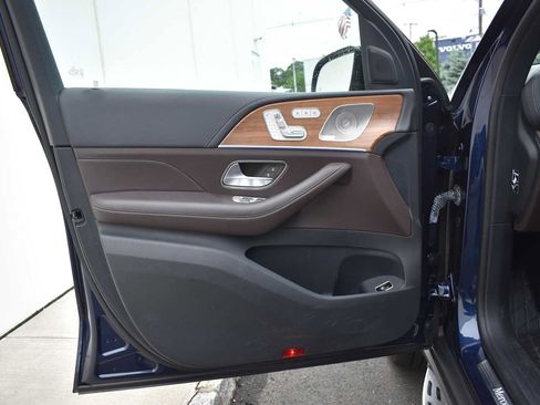 Used 2022 Mercedes-Benz GLS 450 4MATIC image 8