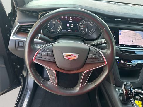 Used 2022 Cadillac XT5 Premium Luxury w/ Technology Package AWD/4WD image 12