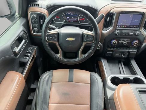 Used 2019 Chevrolet Silverado 1500 High Country w/ Technology Package AWD/4WD image 11