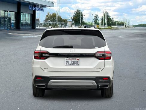 Certified 2025 Honda Pilot Elite image 7