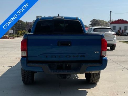 Used 2016 Toyota Tacoma TRD Sport w/ Towing Package image 2