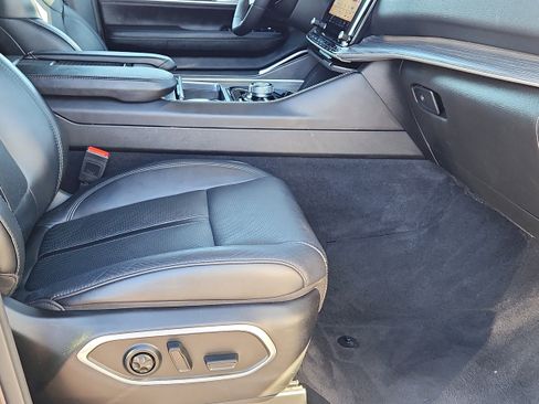 Used 2024 Jeep Wagoneer L Series III w/ Flexible Seating Group image 14