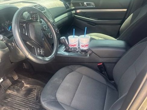 Used 2018 Ford Explorer XLT FWD image 5