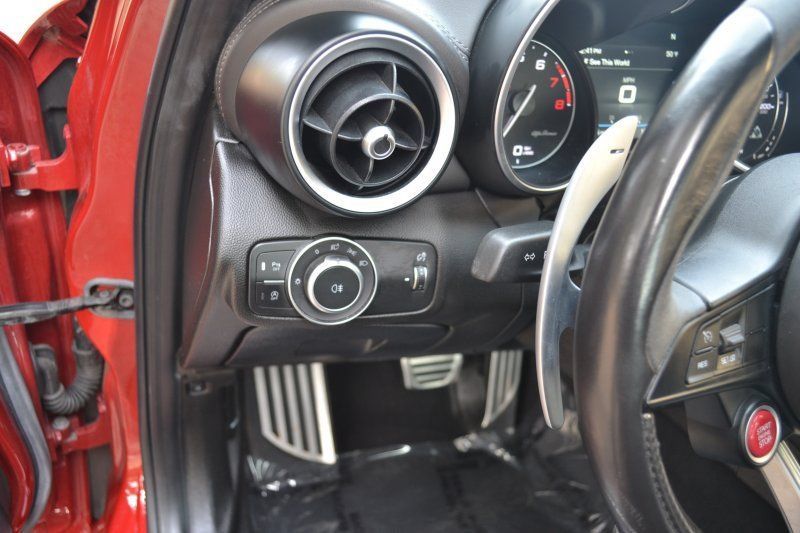 Used 2018 Alfa Romeo Giulia Quadrifoglio RWD image 17