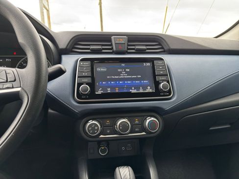 Used 2025 Nissan Versa SV FWD image 17
