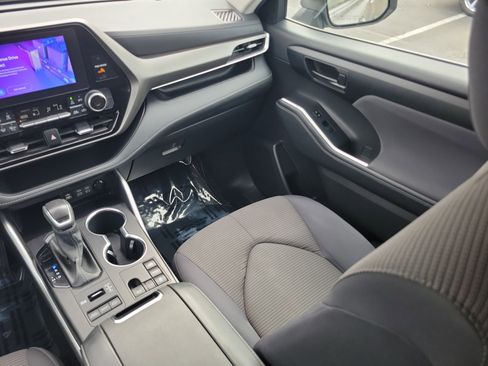 Certified 2024 Toyota Highlander LE image 27