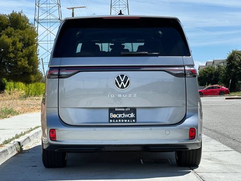 New 2025 Volkswagen ID. Buzz Pro S RWD image 5