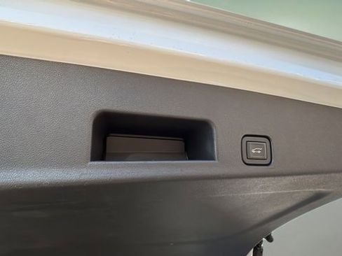 Certified 2025 Chevrolet Traverse LT image 39