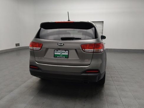 Used 2017 Kia Sorento LX image 7