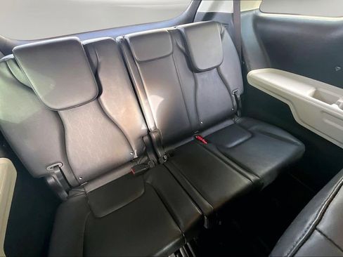 Used 2024 Kia Carnival LX image 23