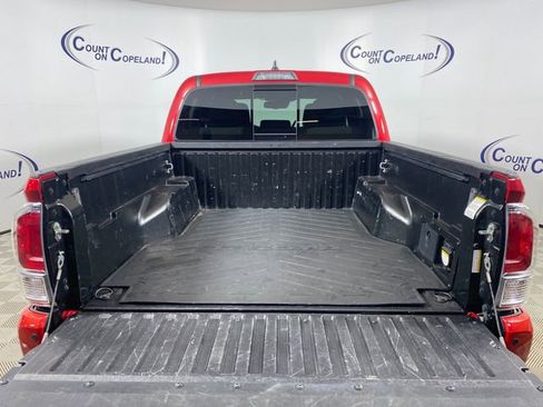 Certified 2020 Toyota Tacoma TRD Off-Road w/ Technology Package AWD/4WD image 6