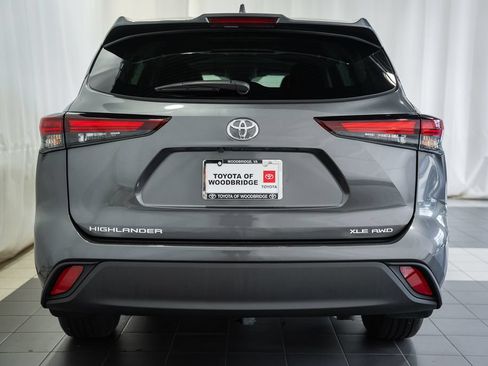 Used 2025 Toyota Highlander XLE AWD/4WD image 5