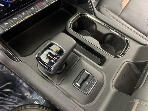 Used 2022 GMC Sierra 1500 AT4 w/ AT4 Premium Package image 16