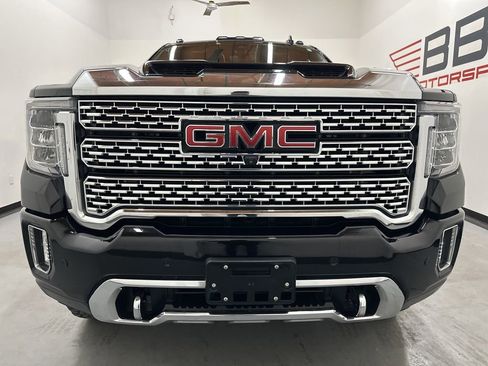 Used 2021 GMC Sierra 2500 Denali w/ Denali Black Diamond Edition image 4