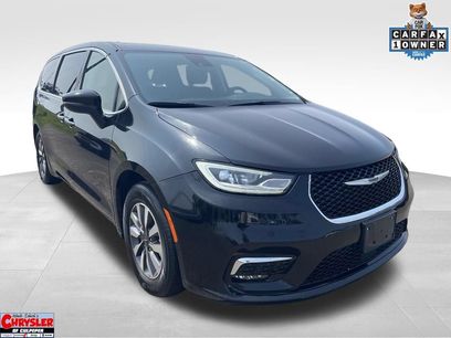 Used 2023 Chrysler Pacifica Touring-L