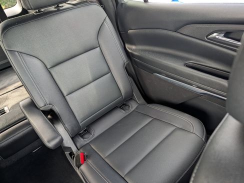 Used 2025 Chevrolet Traverse LT w/ Driver Confidence Package AWD/4WD image 14
