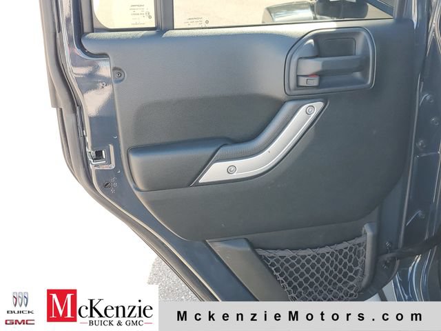Used 2017 Jeep Wrangler Unlimited Sahara w/ Connectivity Group AWD/4WD image 26