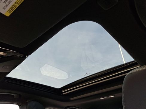 Certified 2023 BMW 330i xDrive Sedan w/ Driving Assistance Package image 15