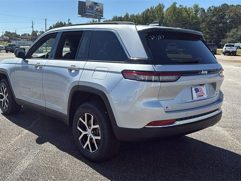 New 2025 Jeep Grand Cherokee Limited image 6