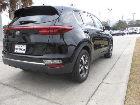 Used 2022 Kia Sportage LX image 3